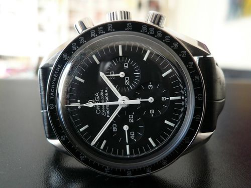 OMEGA SPEEDMASTER MOONWATCH