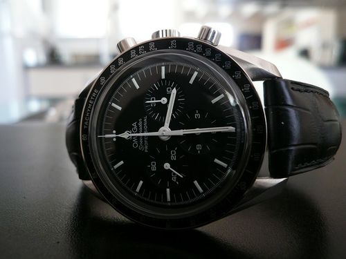 OMEGA SPEEDMASTER MOONWATCH