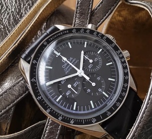 OMEGA SPEEDMASTER MOONWATCH