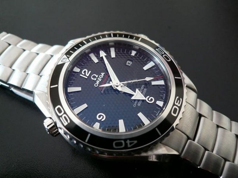 photo n°2 : OMEGA SEAMASTER PLANET OCEAN QUANTUM OF SOLACE