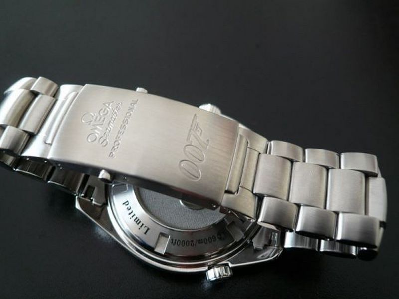 photo n°3 : OMEGA SEAMASTER PLANET OCEAN QUANTUM OF SOLACE