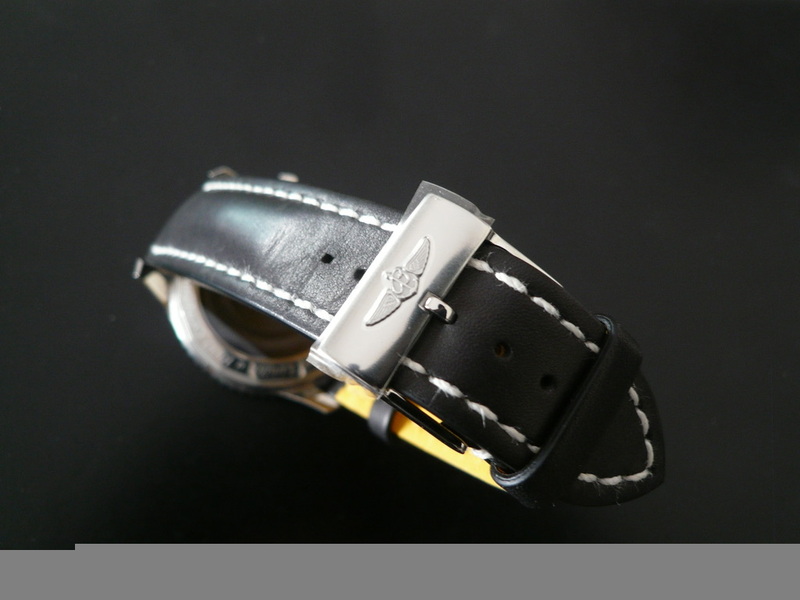 photo n°3 : BREITLING NAVITIMER 01 STRATOS LIMITED EDITION