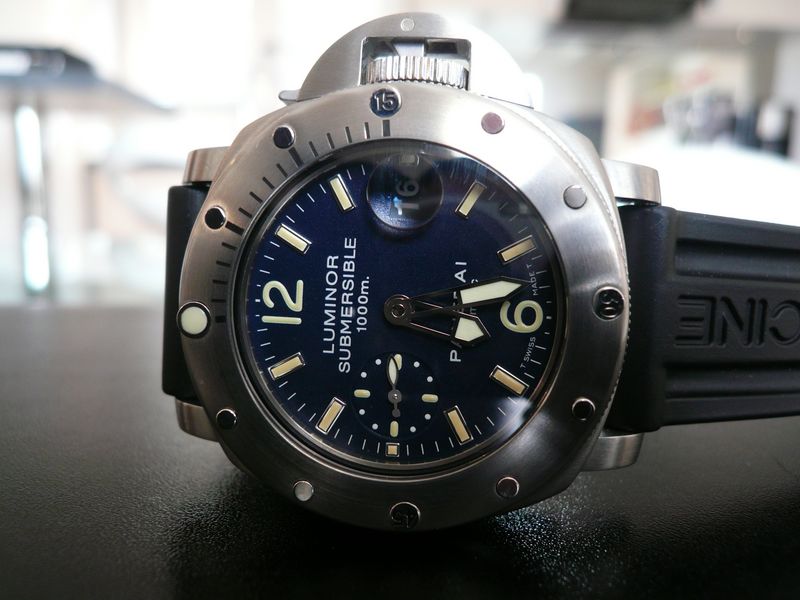 PANERAI LUMINOR SUBMERSIBLE 1000 M
 	 
