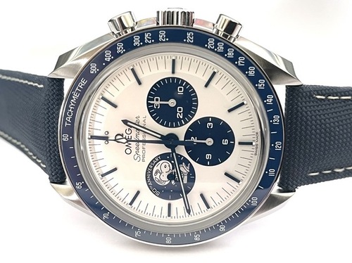 OMEGA SPEEDMASTER 'SILVER SNOOPY AWARD'