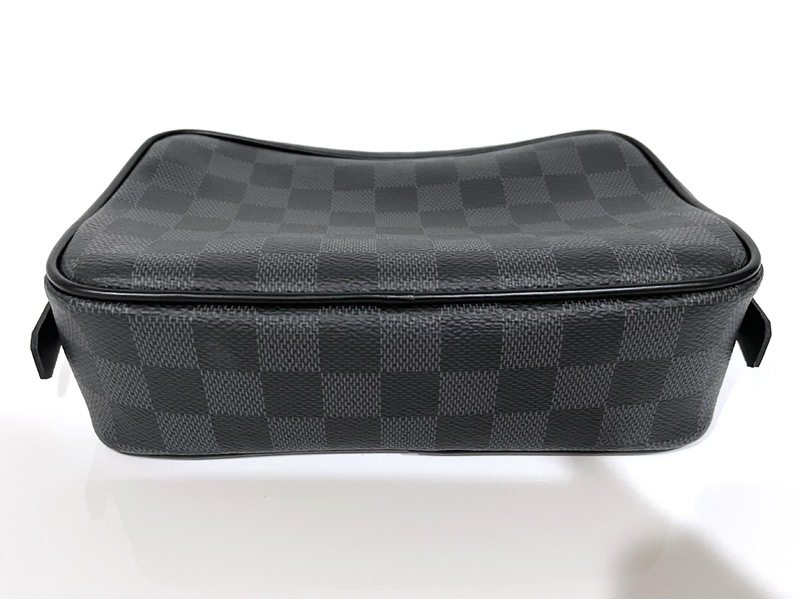 photo n°3 : LOUIS VUITTON TOILET POUCH PM