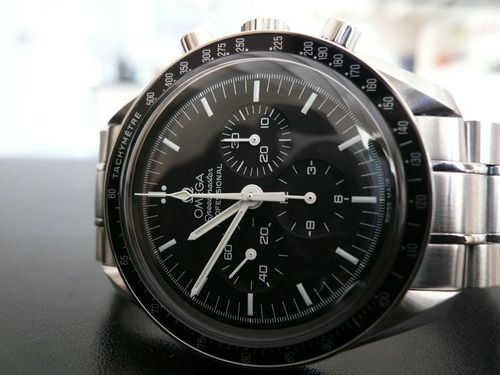 OMEGA SPEEDMASTER MOONWATCH