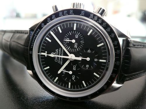OMEGA SPEEDMASTER MOONWATCH