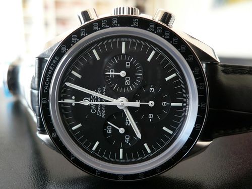 OMEGA SPEEDMASTER MOONWATCH