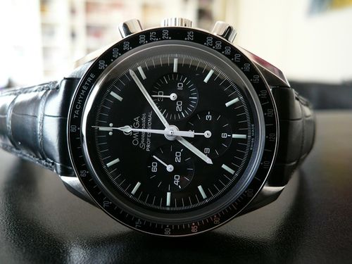 OMEGA SPEEDMASTER MOONWATCH