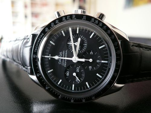 OMEGA SPEEDMASTER MOONWATCH