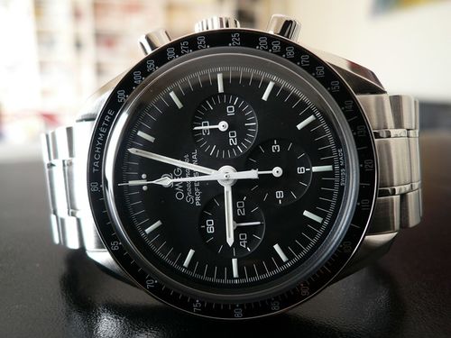 OMEGA SPEEDMASTER MOONWATCH