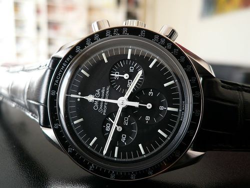 OMEGA SPEEDMASTER MOONWATCH