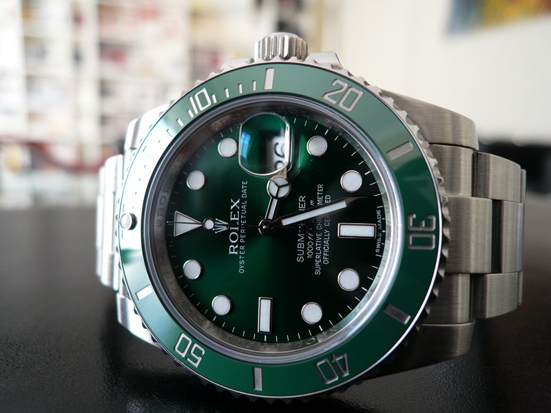 ROLEX SUBMARINER DATE CERAMIQUE LUNETTE VERTE
 	 
