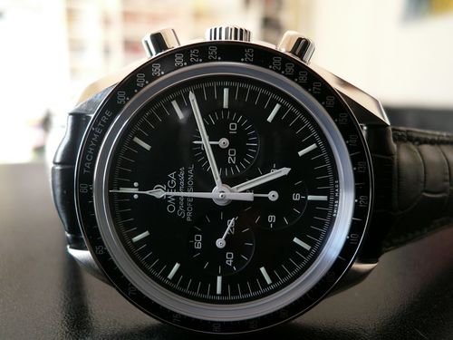 OMEGA SPEEDMASTER MOONWATCH