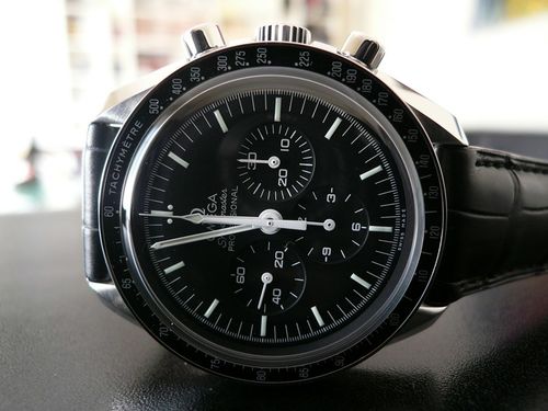 OMEGA SPEEDMASTER MOONWATCH