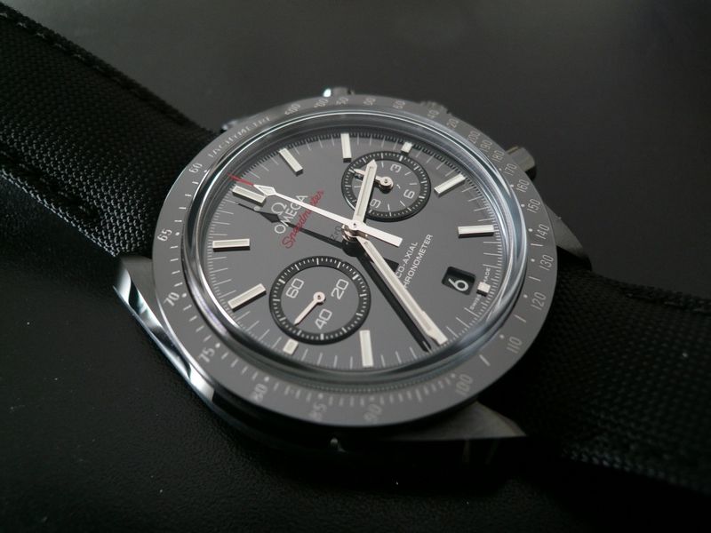 photo n°2 : OMEGA SPEEDMASTER DARK SIDE OF THE MOON