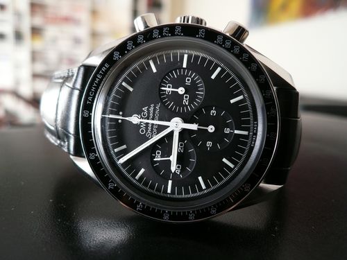 OMEGA SPEEDMASTER MOONWATCH