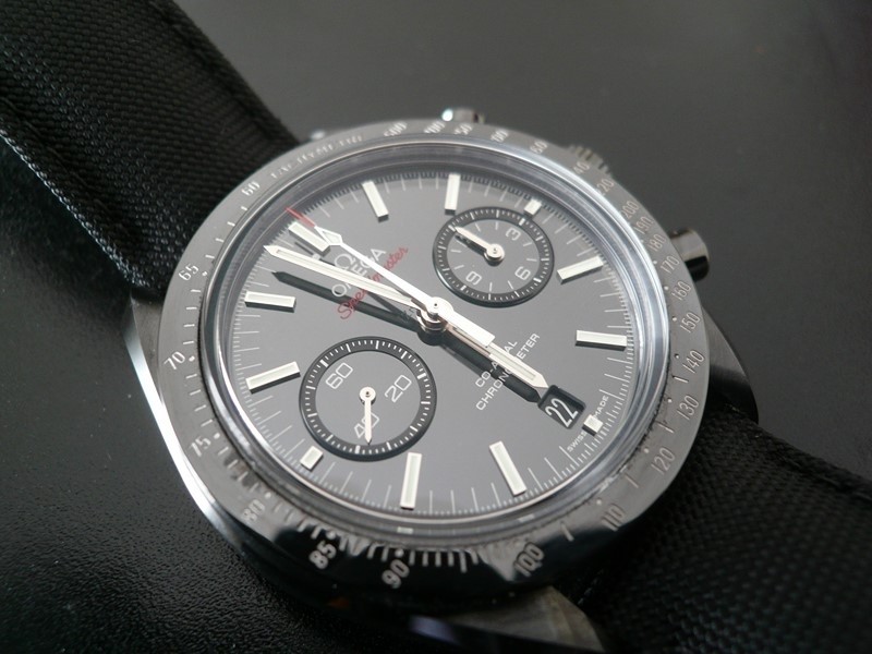 photo n°2 : OMEGA SPEEDMASTER DARK SIDE OF THE MOON